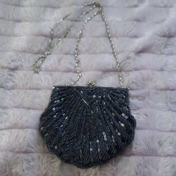 Vintage 50's Black Beaded Scalloped Clamshell Retro Chain Strap Evening Bag - Picture 3 of 12